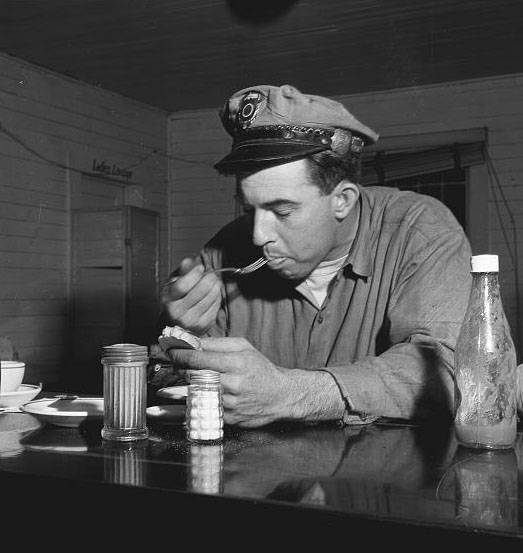 truckstop1943vachon.jpg