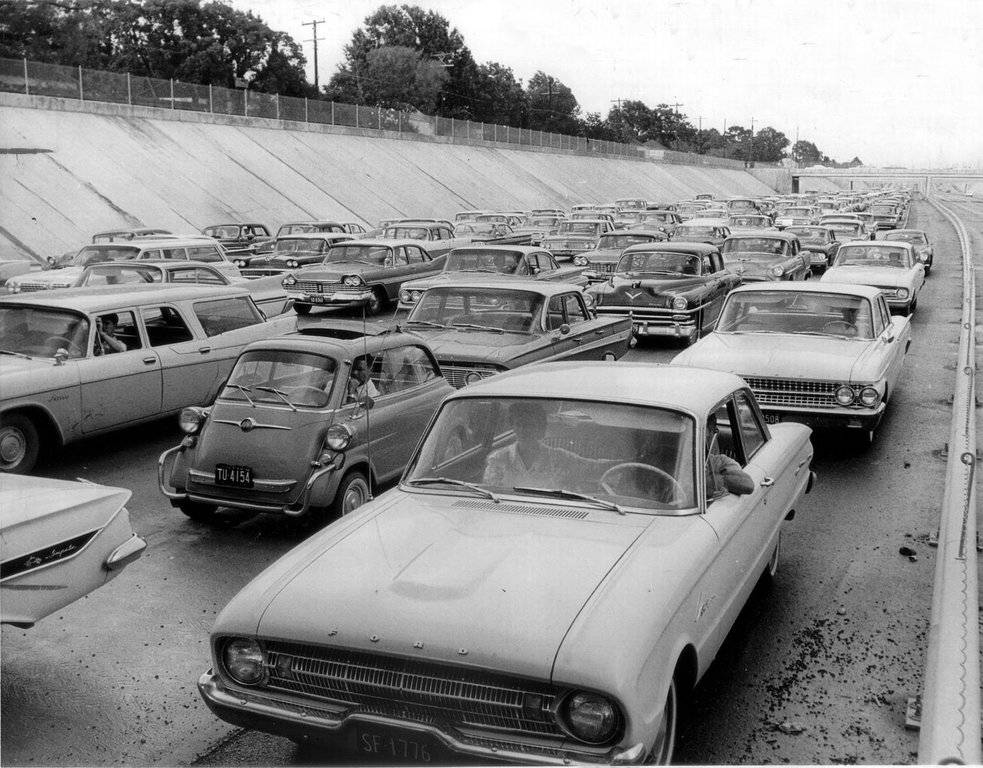 us59_trench_traffic_jam_1962.jpg