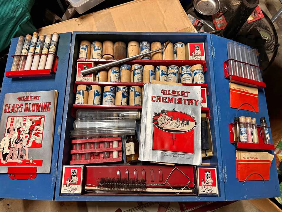 Vintage 1936 Gilbert Chemistry Experiment Lab Set wWooden Box $150 Grove City PA.01.jpg