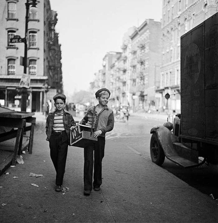 vintage-photographs-new-york-street-life-stanley-kubrick-36-59a91cd8dad75__700.jpg