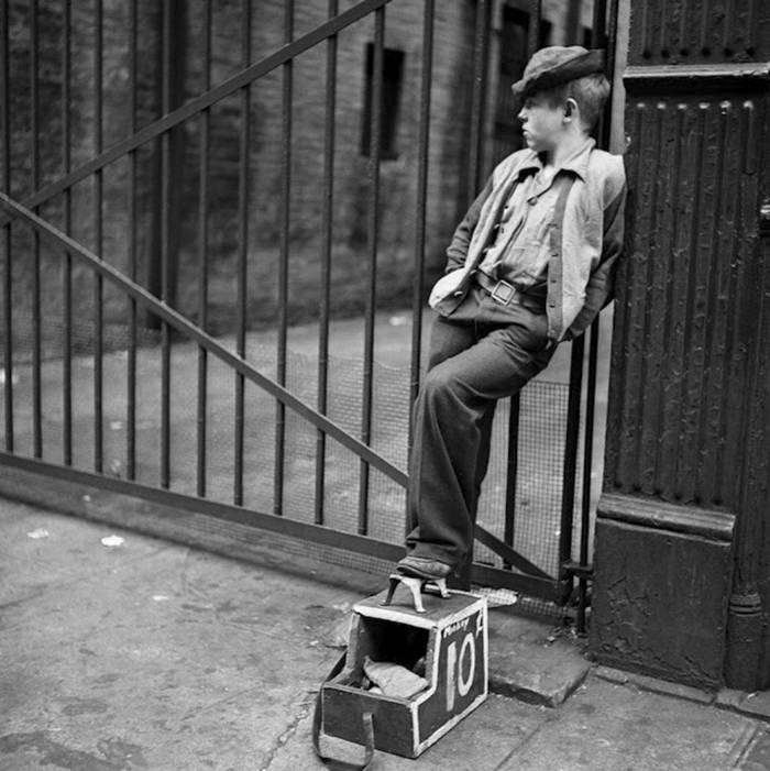 vintage-photographs-new-york-street-life-stanley-kubrick-59a91f64df85b__700.jpg