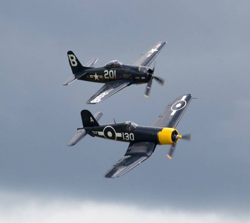 Vought_F4U_Corsair_and_Grumman_F8F_Bearcat.jpg