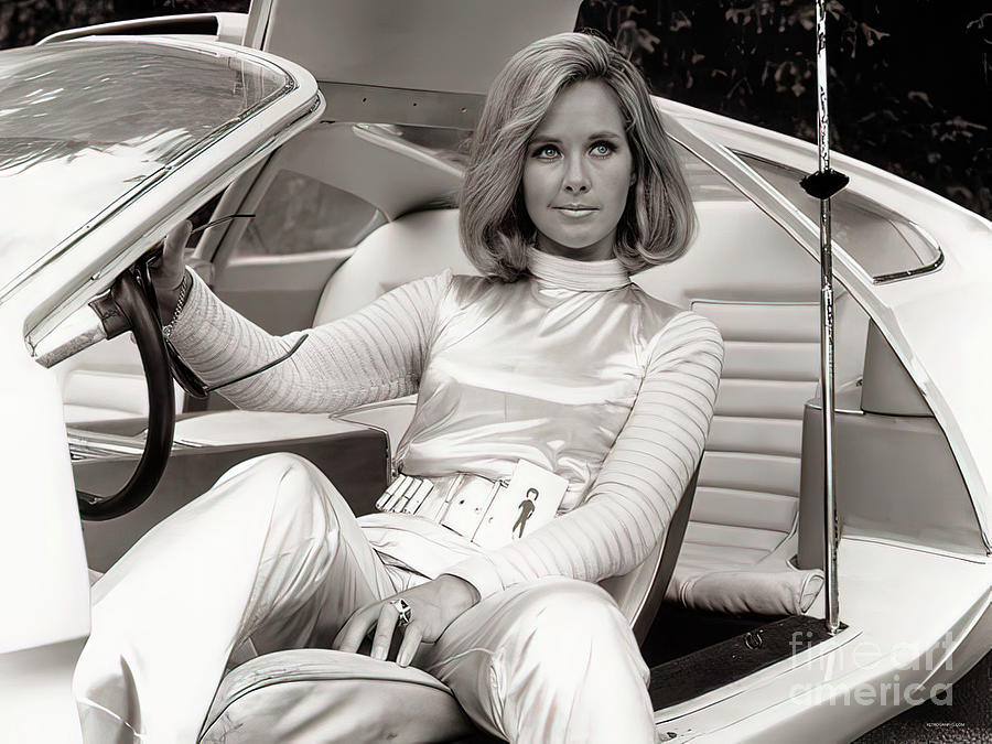wanda-ventham-from-the-1970s-british-tv-series-ufo-retrographs.jpg