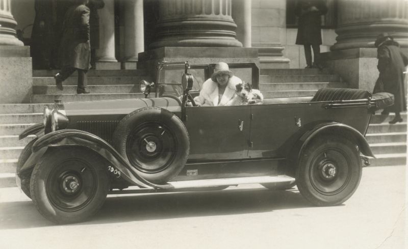 women-automobiles-1920s-6.jpeg