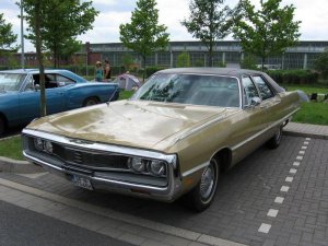 71_chrysler_newport_gold_02.jpg