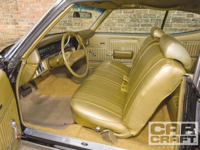 ccrp_1101_07_o+jim_morans_1970_chevy_chevelle+gold_interior.jpg