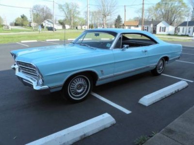 1967_Ford_Galaxie_500_Fastback.jpg