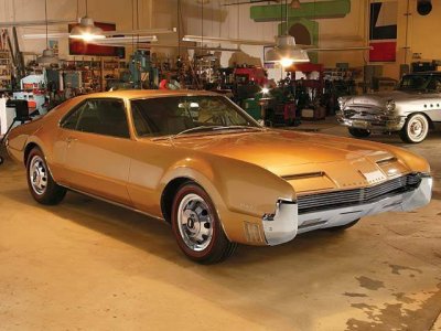 113_0502_02z+1966_oldsmobile_toronado+front_left_view.jpg