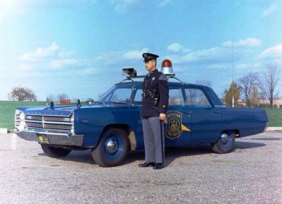 ichiganStatePolice1965Plymouth-vi.jpg