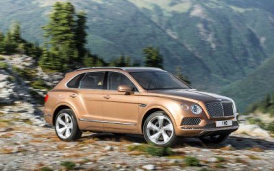 2017-Bentley-Bentayga-off-road-01.jpg