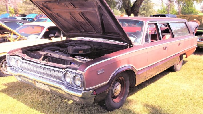 1965-dodge-custom-880-wagon-front.jpg