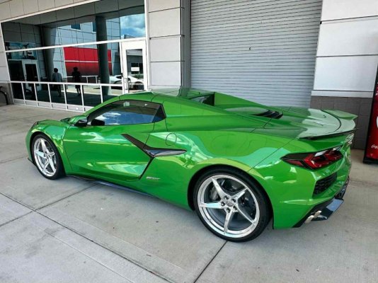 new-roswell-green-metallic-images-and-stingray-vs-z06-advice-v0-nyt0s3jww1ff1.jpg