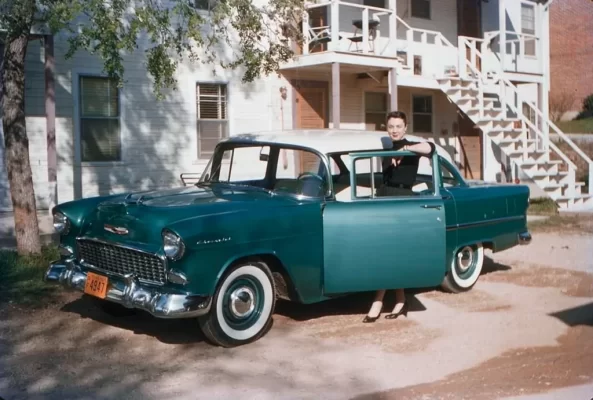 1955-Chevrolet-vintage-photo.webp