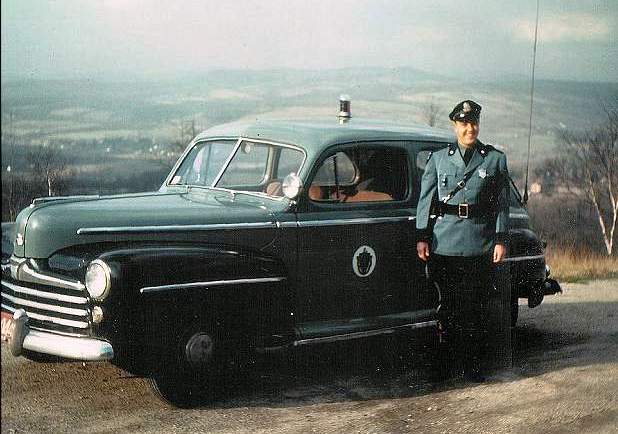 ssachusettsStatePolice1948Ford-vi.jpg