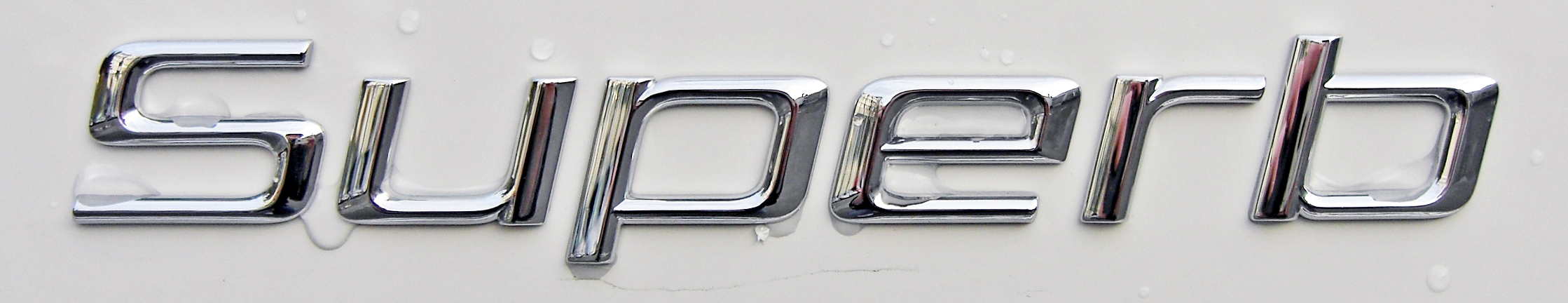 Skoda_Superb_II_20090329_Logo.jpg