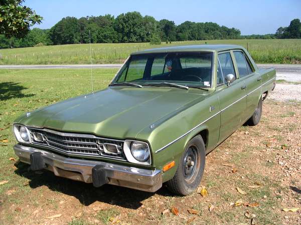 1973_Plymouth_Valiant_green.jpg