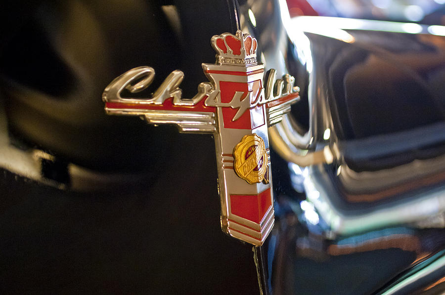 1947-chrysler-new-yorker-town-and-country-convertible-emblem-jill-reger.jpg