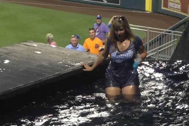 royals-fan-takes-swim-in-fountain.jpg