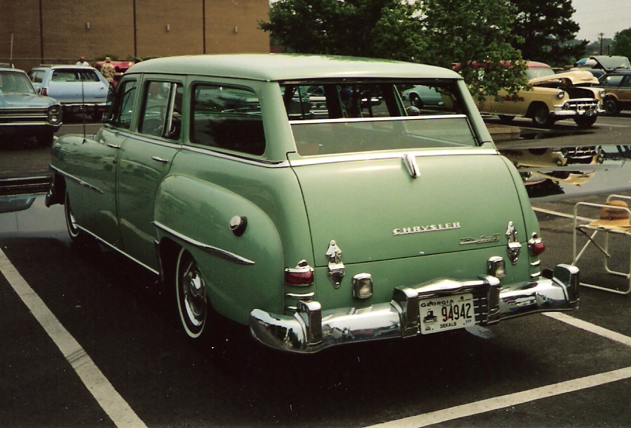 1952_Chrysler_Windsor_Town_%26_Country.jpg