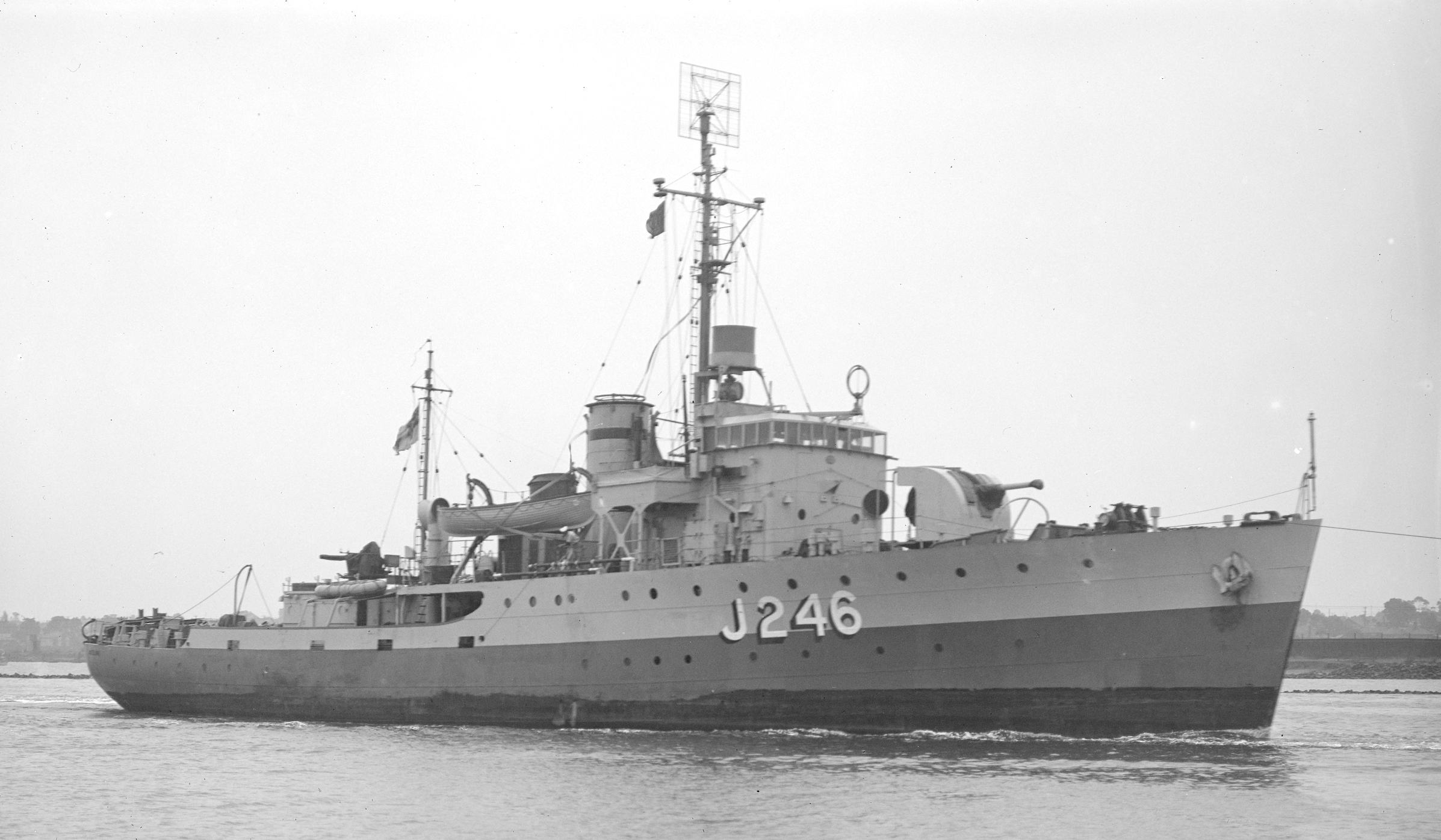 HMAS_FremantleSLV_Green.jpg