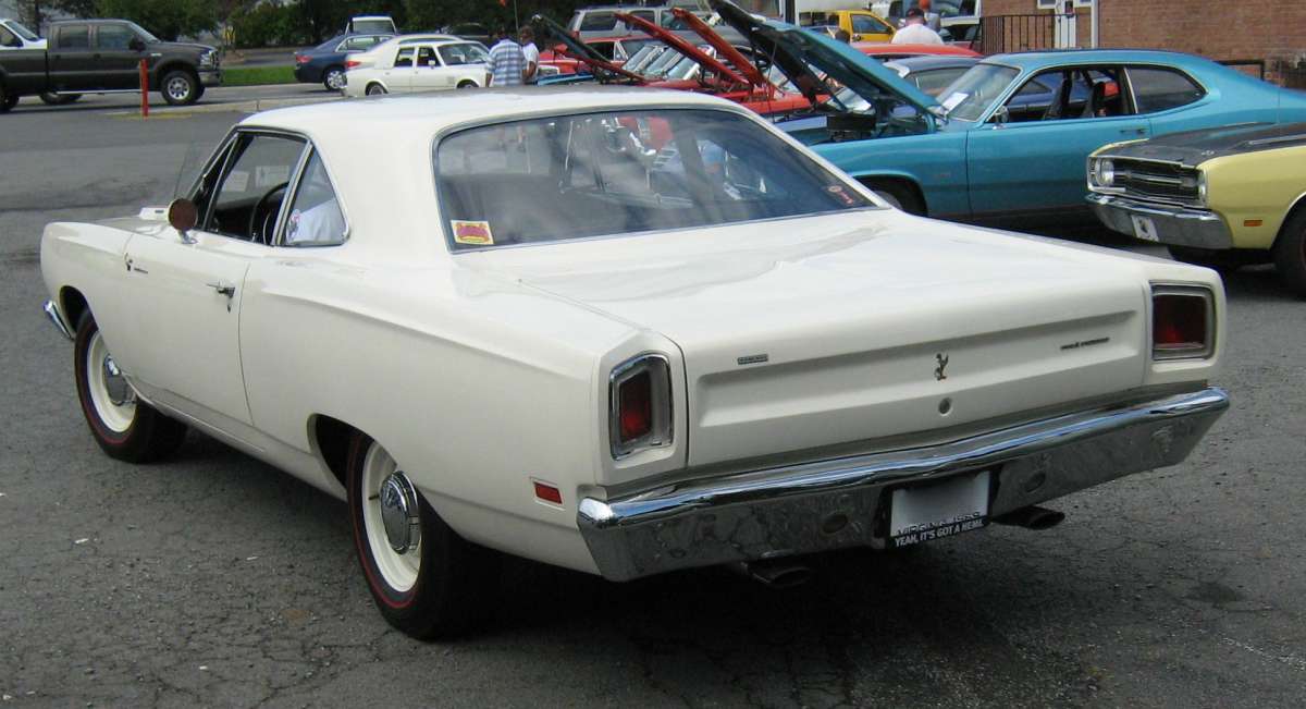 Plymouth-Road_Runner_Hemi_va-r.jpg